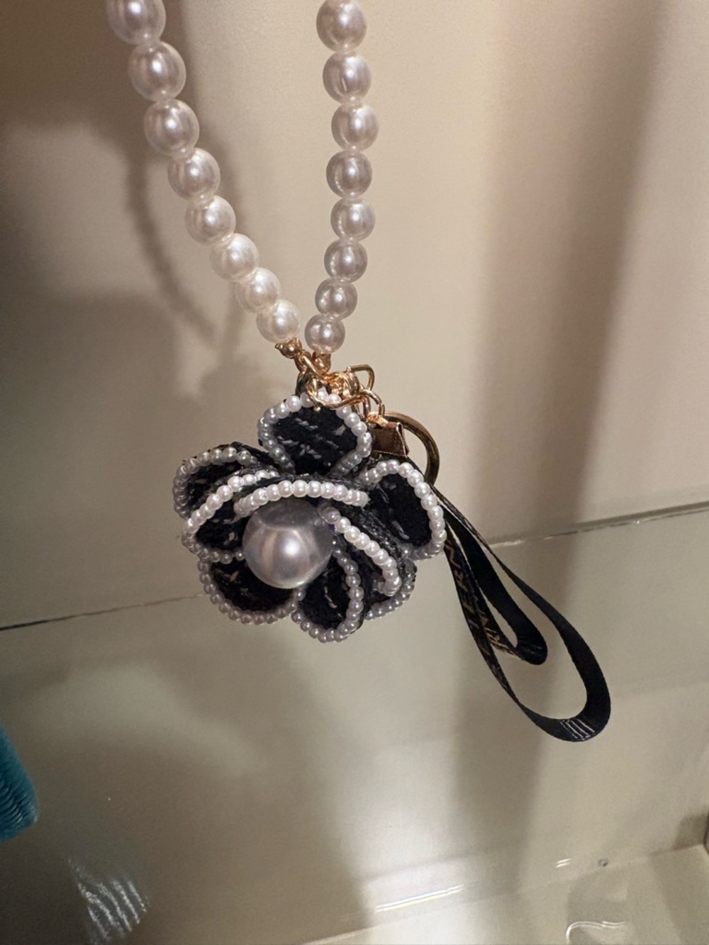 Pearl-Accented Black Flower Keychain with Gold Hardware - Picture 2 of 3
